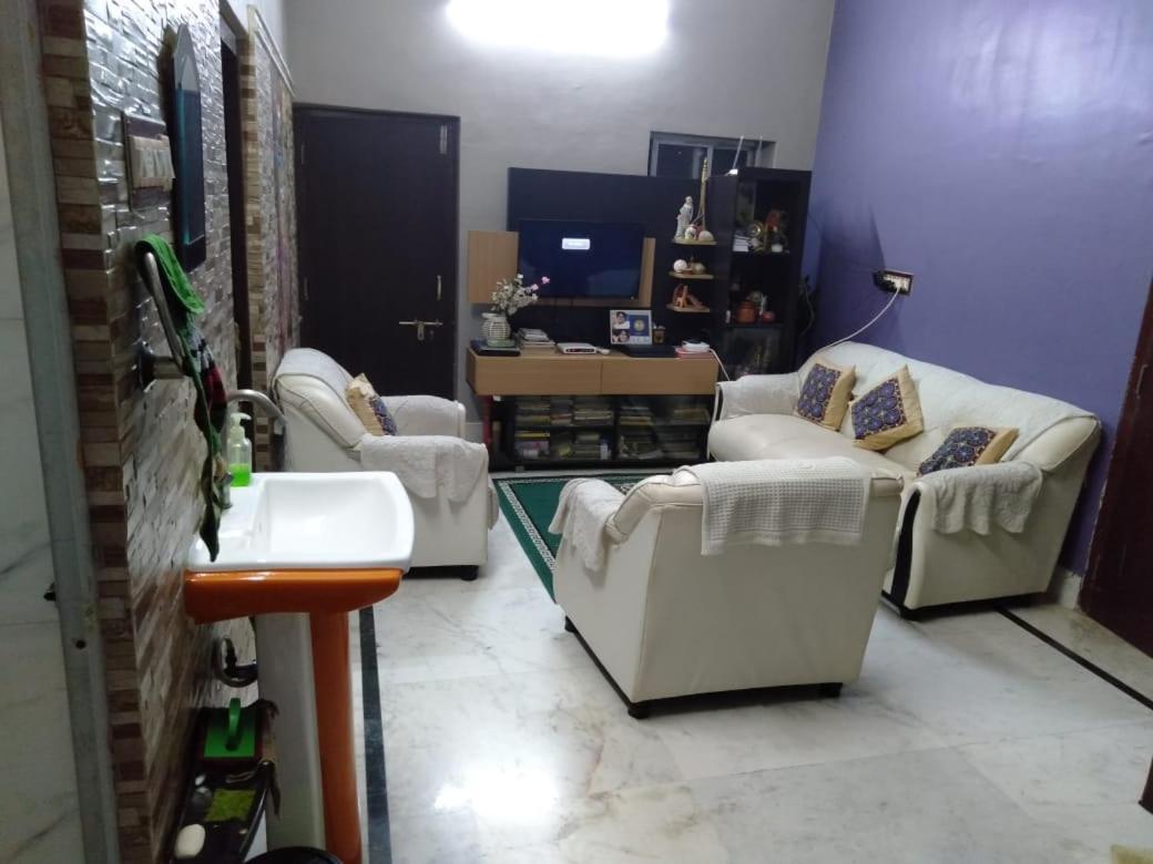 The Lovely Room Kolkata Ngoại thất bức ảnh